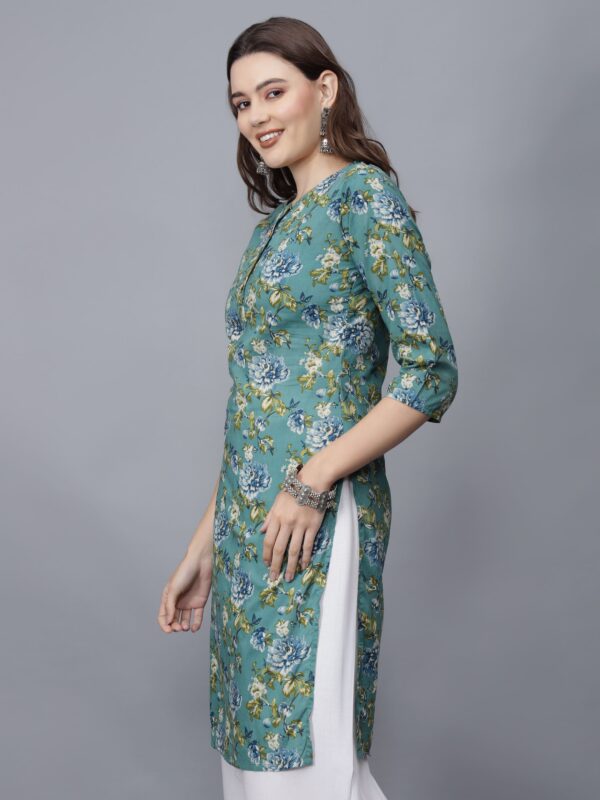 Women Floral Print Pure Cotton Kurta side - Etraana