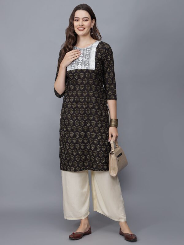 Women's Neck Design Black Floral Print Cotton Kurta - Etraana.com