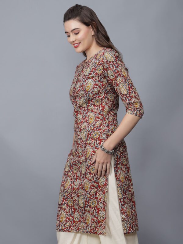 Women Floral Print Pure Cotton Kurta side - Etraana