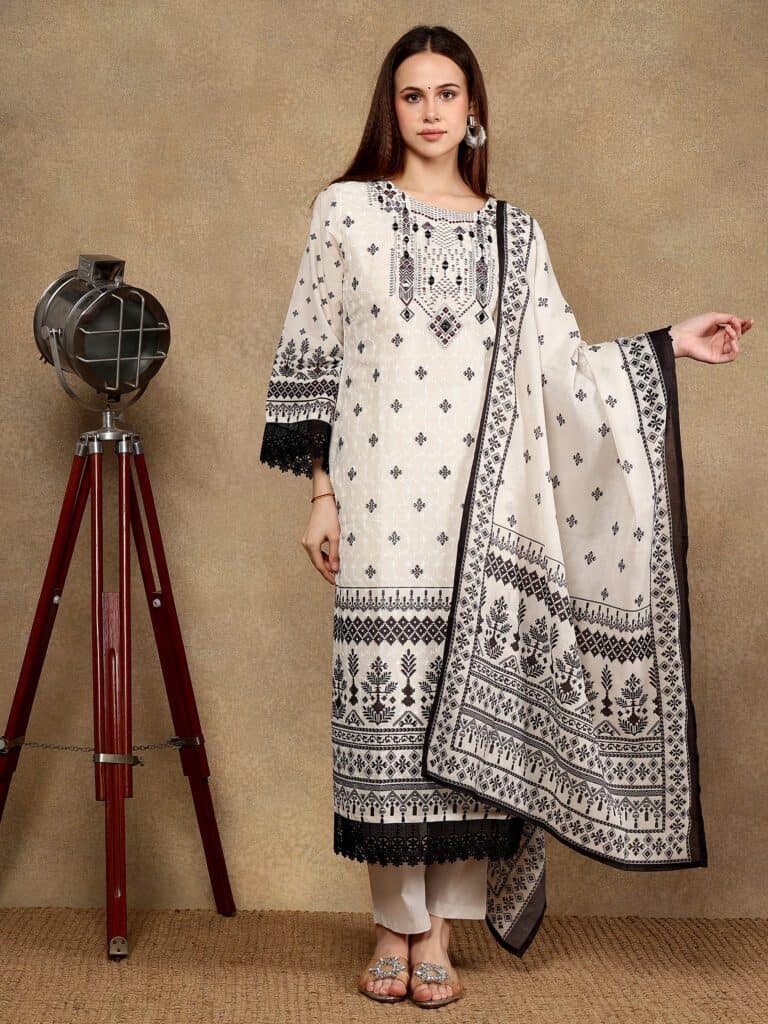 White Embroidered Pakistani Style Kurta Dupatta Set - etraana
